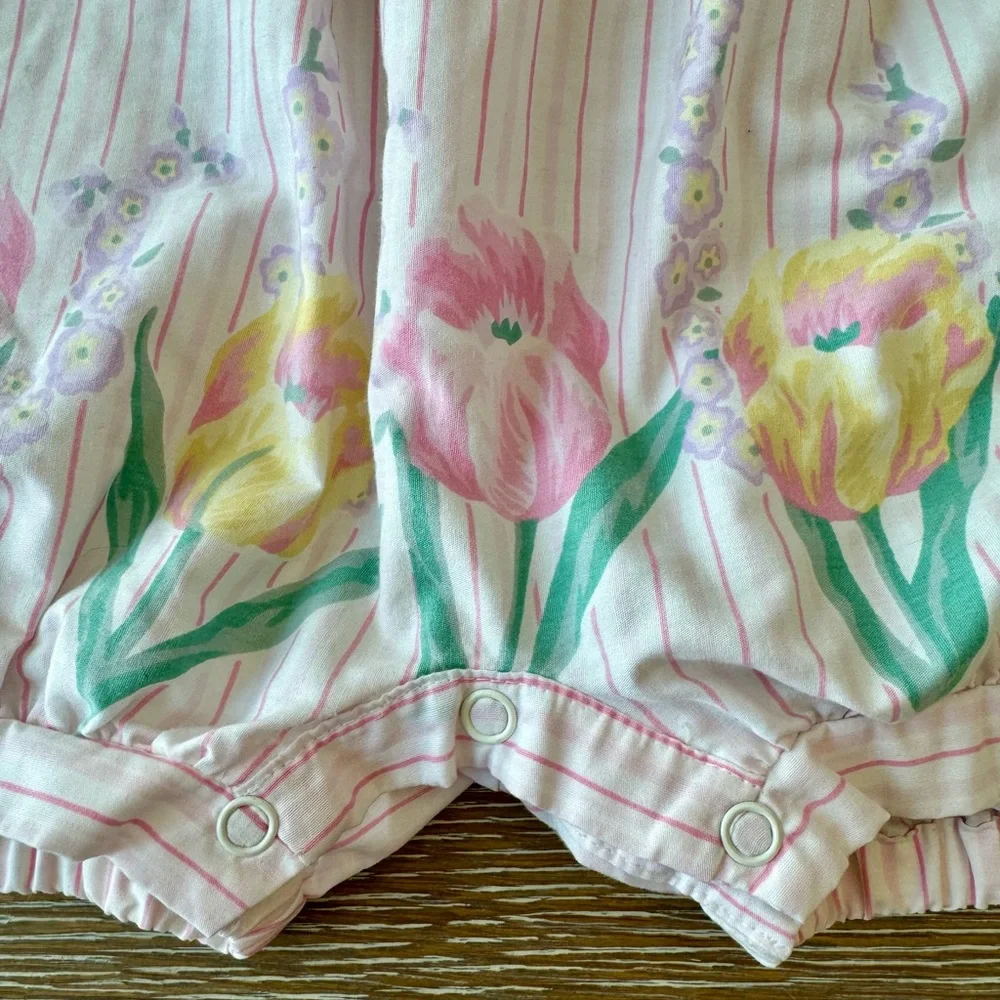 Girls VTG 90s tulip‎ & floral themed bubble pink stripes bow and rose on chest